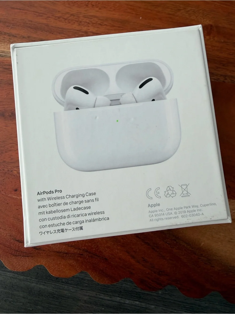 Apple AirPods Pro 1st Gen Wireless Charging Case + Box & Accessories